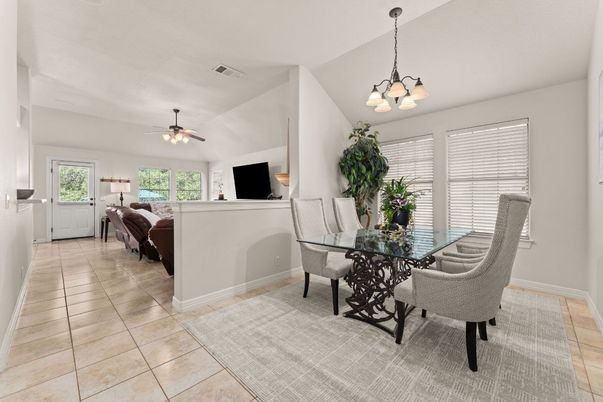Chandelier, Dining room, Interior, Living room, Pendant Lights