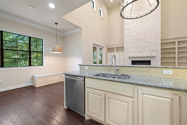 Fireplace, Interior, Kitchen, Pendant Lights, Recessed Lighting, Wood Texture Flooring