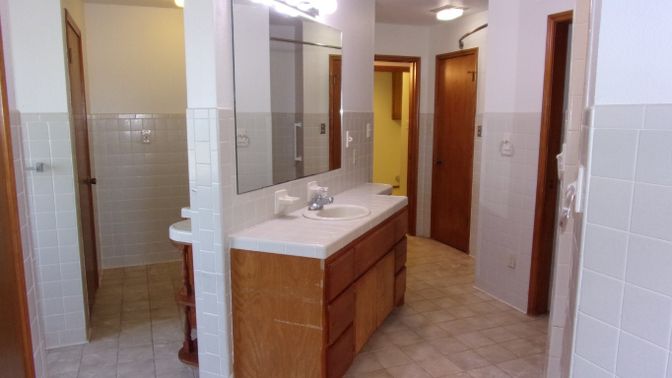 Bathroom, Interior, Tile Countertops