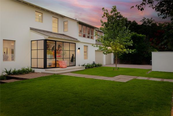 Backyard, Exterior, Facade, Modern