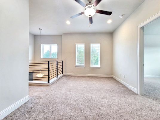 Empty room, Interior, Recessed Lighting
