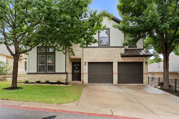 Attached, Exterior, Facade, Brick Traditional