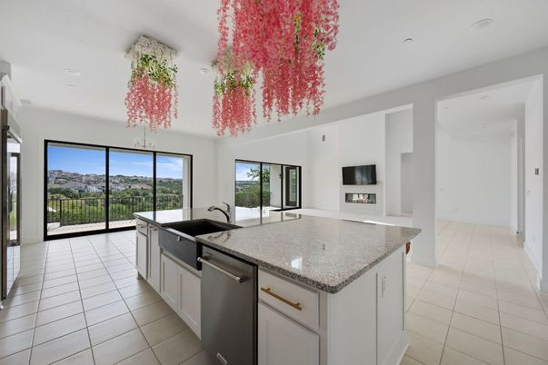 Fireplace, Interior, Kitchen, Recessed Lighting