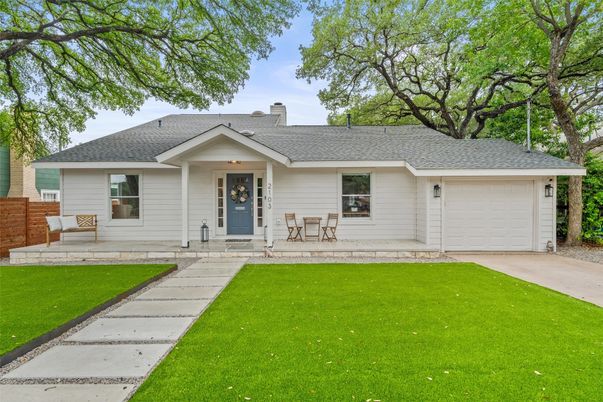 Attached, Exterior, Facade, Ranch