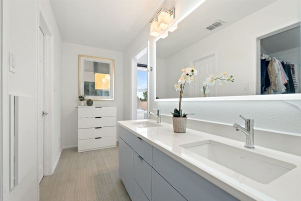 Bathroom, Dual Sink Vanities, Interior