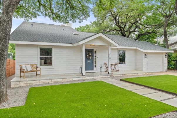 Attached, Exterior, Facade, Ranch