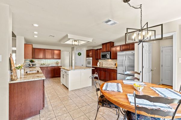 Dining room, Interior, Kitchen, Pendant Lights, Recessed Lighting, Stainless Steel Appliances