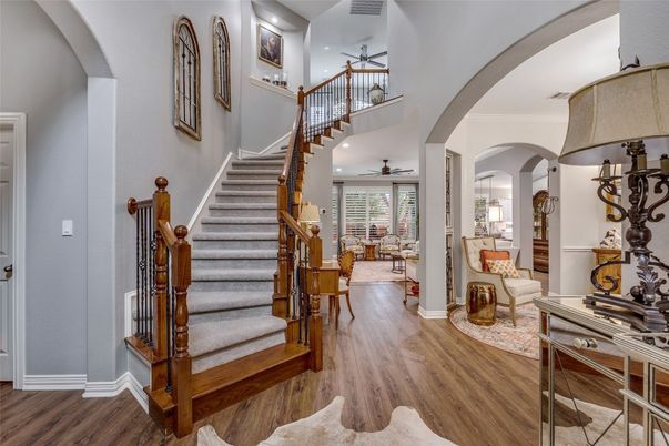 Interior, Recessed Lighting, Wood Texture Flooring