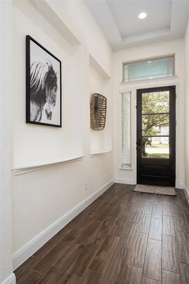 Interior, Recessed Lighting, Wood Texture Flooring