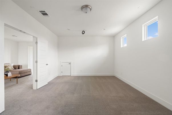 Empty room, Interior