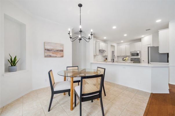 Chandelier, Dining room, Interior, Kitchen, Recessed Lighting, Stainless Steel Appliances