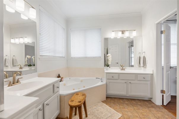 Bathroom, Dual Sink Vanities, Interior