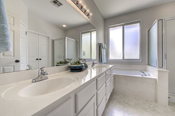 Bathroom, Dual Sink Vanities, Interior, Recessed Lighting