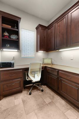 Home Office, Interior