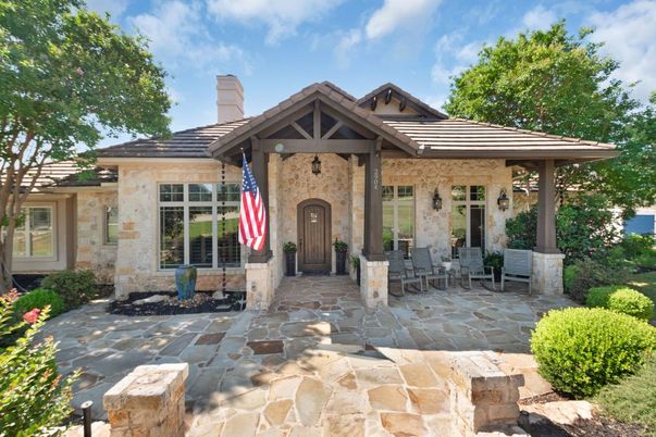 Exterior, Facade, Ranch