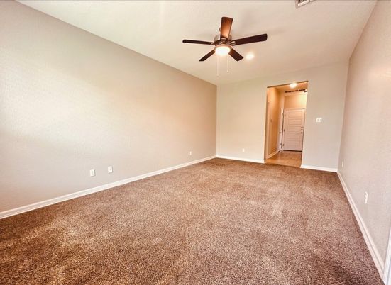 Empty room, Interior