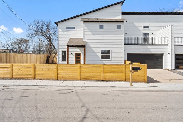 Attached, Exterior, Facade, Farmhouse