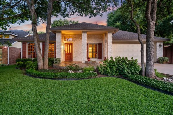 Attached, Exterior, Facade, Ranch