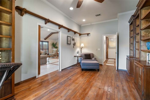 Interior, Recessed Lighting, Wood Texture Flooring