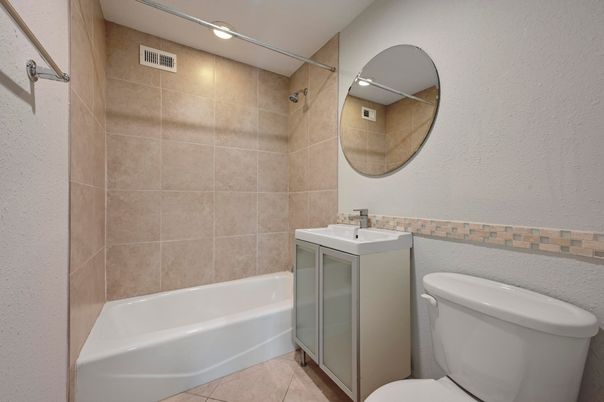Bathroom, Interior, Recessed Lighting