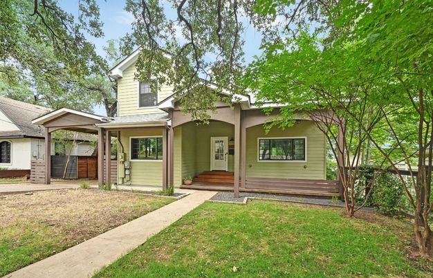 Exterior, Facade, Ranch