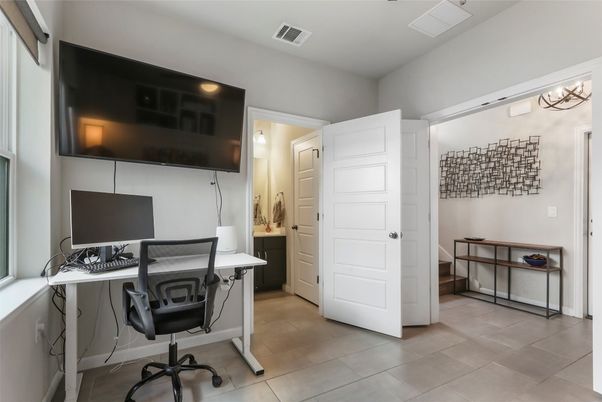 Home Office, Interior