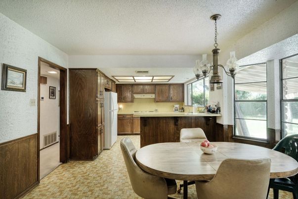 Chandelier, Dining room, Interior, Kitchen