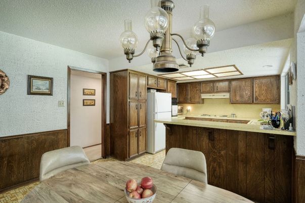 Chandelier, Dining room, Interior, Kitchen