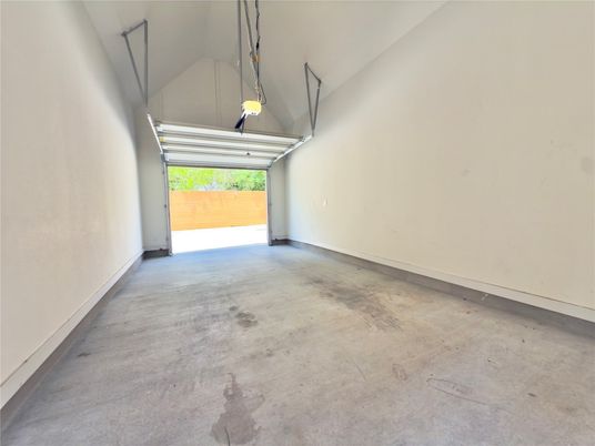 Empty room, Interior, Pendant Lights