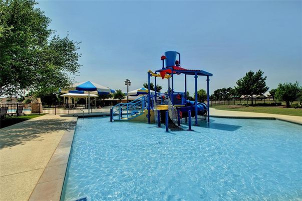 Exterior, Playground, Pool
