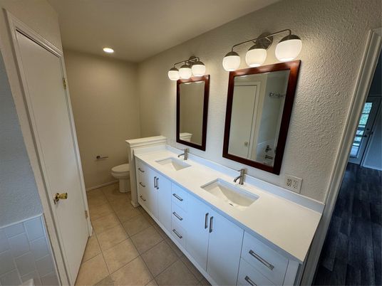 Bathroom, Dual Sink Vanities, Interior, Recessed Lighting