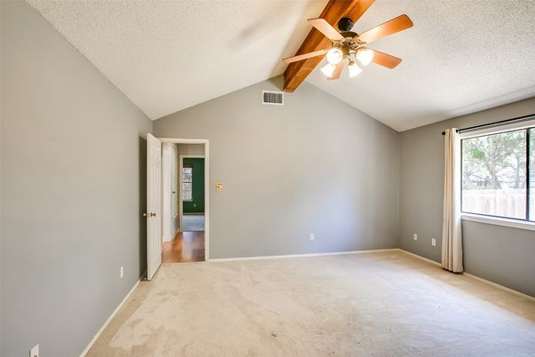 Empty room, Interior, Wooden Beams