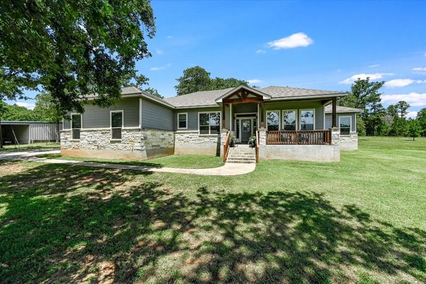 Backyard, Exterior, Facade, Ranch