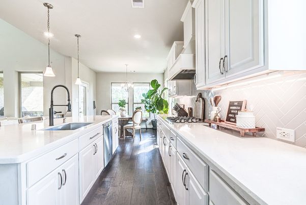 Chandelier, Dining room, Interior, Kitchen, Pendant Lights, Recessed Lighting, Wood Texture Flooring