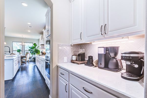 Chandelier, Dining room, Interior, Kitchen, Recessed Lighting, Stainless Steel Appliances, Wood Texture Flooring