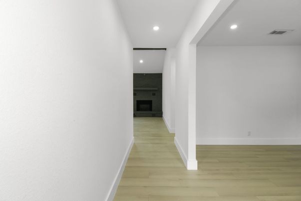 Interior, Recessed Lighting, Wood Texture Flooring