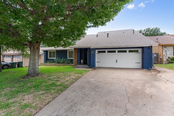 Attached, Exterior, Facade, Ranch