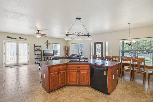 Chandelier, Dining room, Interior, Kitchen, Pendant Lights