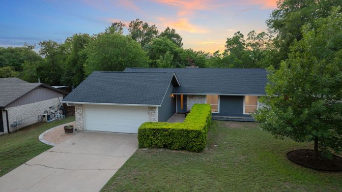 Attached, Exterior, Facade, Ranch
