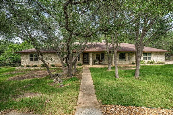 Backyard, Exterior, Facade, Ranch