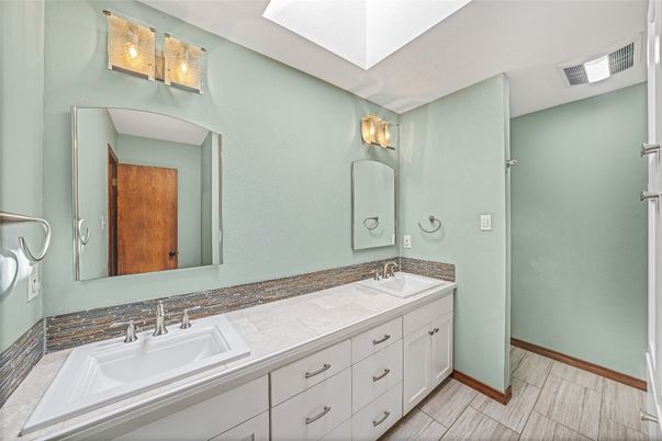 Bathroom, Dual Sink Vanities, Interior