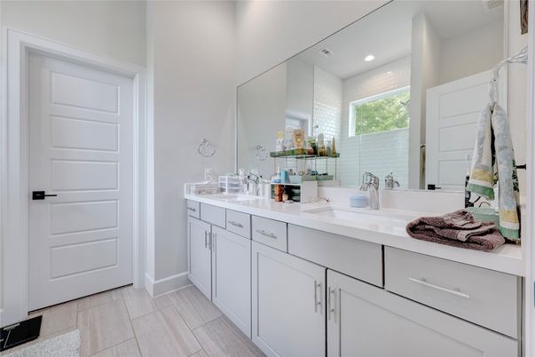 Bathroom, Dual Sink Vanities, Interior, Recessed Lighting