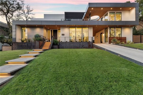 Backyard, Exterior, Facade, Modern