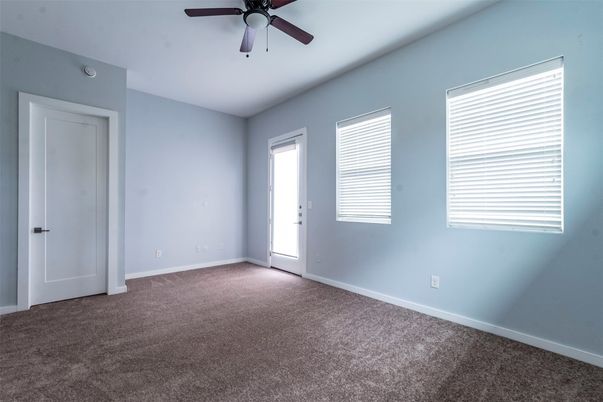 Empty room, Interior