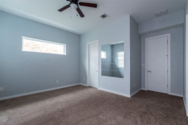 Empty room, Interior