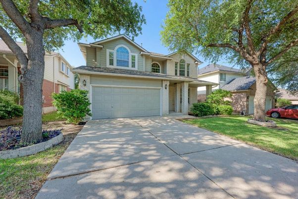 Attached, Exterior, Facade, American Craftsman