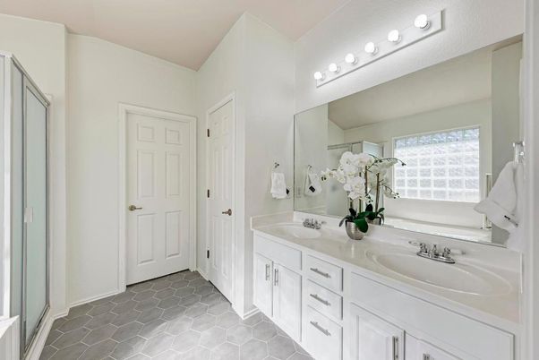 Bathroom, Dual Sink Vanities, Interior