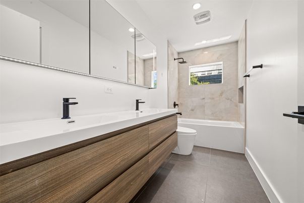 Bathroom, Dual Sink Vanities, Interior, Recessed Lighting