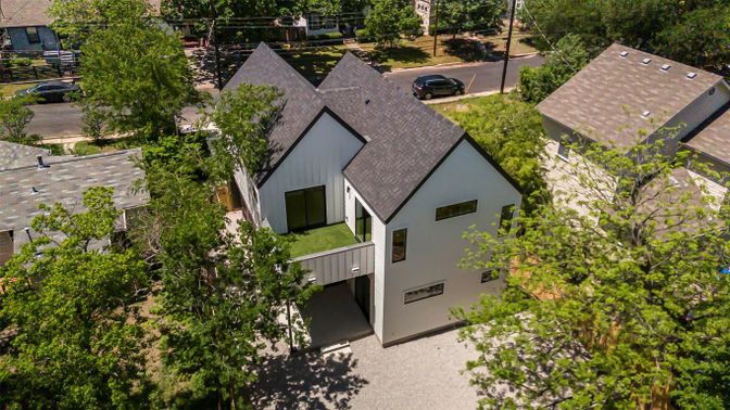Exterior, Drone