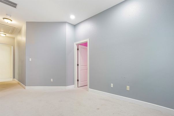 Empty room, Interior, Recessed Lighting